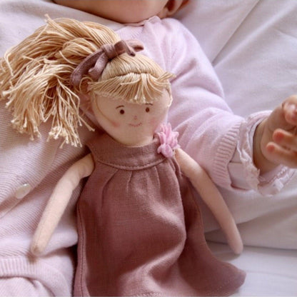 Boneca de pano com Vestido rosa velho