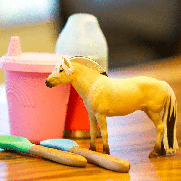Apresentamos Figura de borracha - Cavalo  Fiorde com o SKU 435270523 recomendado para + 3 anos