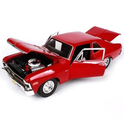 Chevrolet Nova SS Red 1970 com capô, portas e bagageira abertos