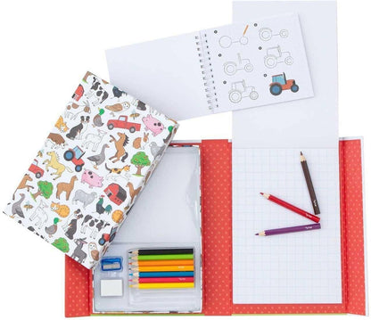 Como desenhar - Na Quinta: caderno aberto com lápis de cor, folhas e modelos de animais
