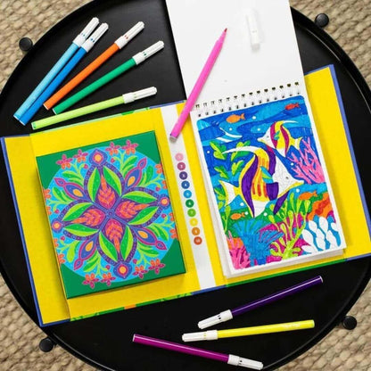 Conjunto Colorir Trópico aberto com desenhos coloridos e canetas