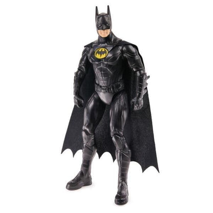Figura do Batman do filme Flash com fato preto, capa e símbolo amarelo
