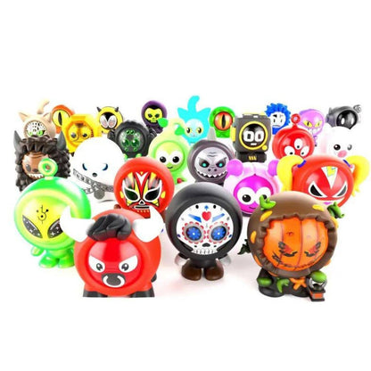 Coleção de personagens Freak Marbles com capas coloridas de monstros e caveiras