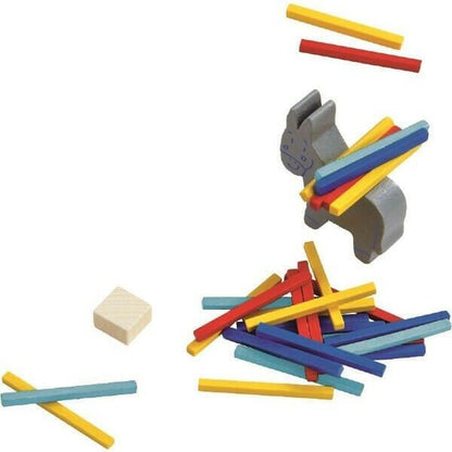 Burro de madeira do Jogo Burrinho com varetas coloridas empilhadas