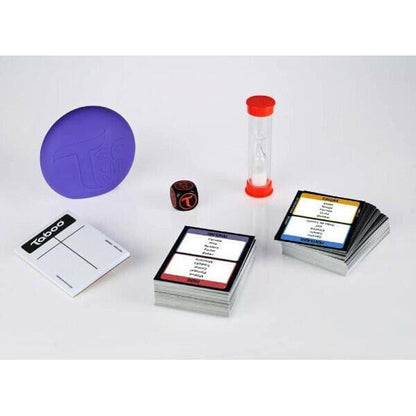 Componentes do Jogo Taboo: cartas, ampulheta, dado e campainha