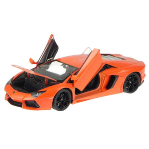 Apresentamos Lamborghini Aventador Coupé (laranja) com o SKU 689462723 recomendado para + 8 anos