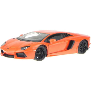 Apresentamos Lamborghini Aventador Coupé (laranja) com o SKU 689462723 recomendado para + 8 anos