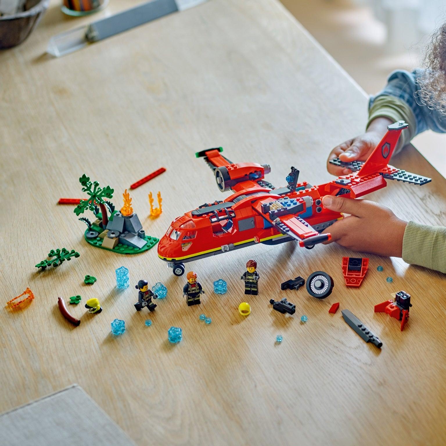 Apresentamos Lego City Avião de Resgate dos Bombeiros com o SKU 666041324 recomendado para + 6 anos