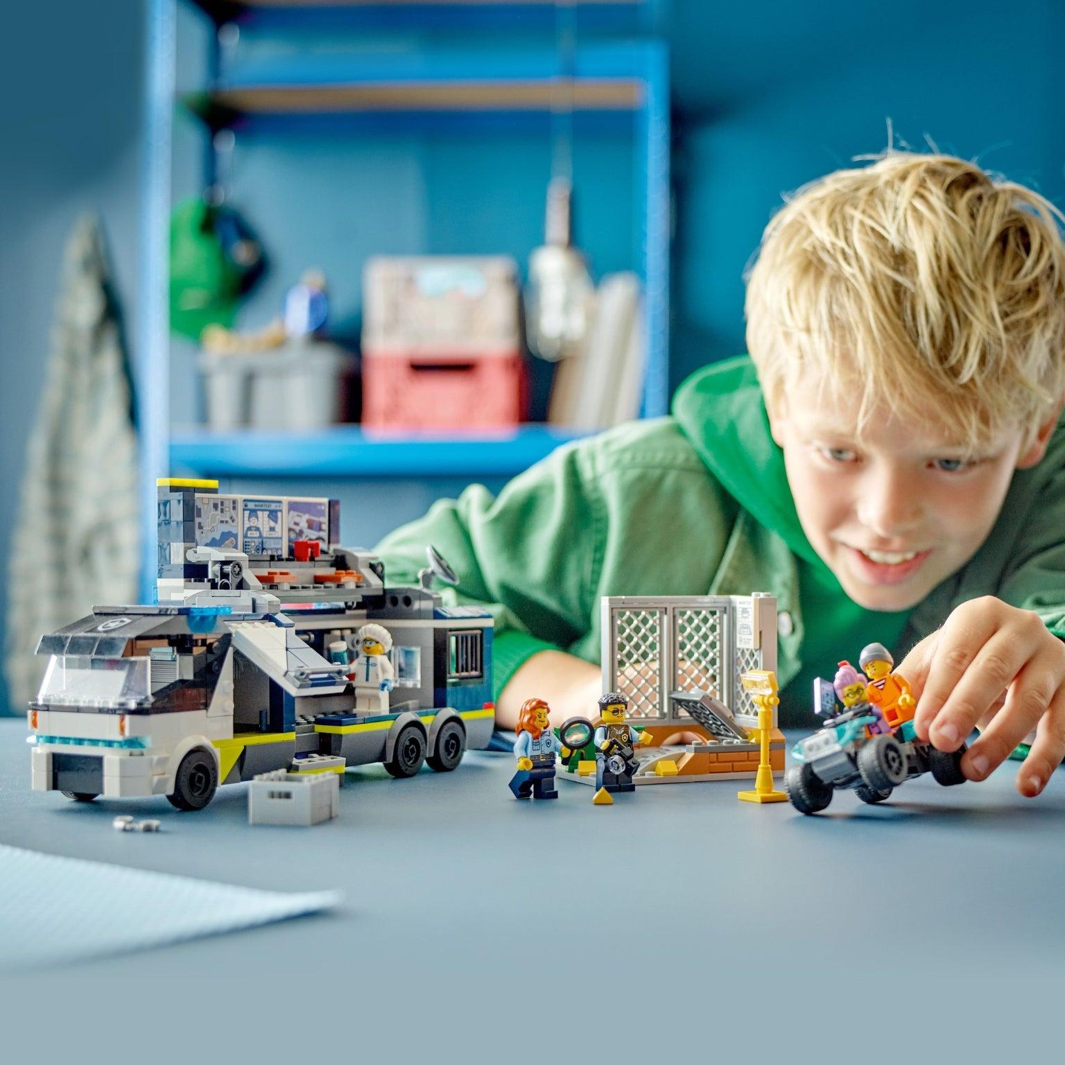 Apresentamos Lego City Camião de Laboratório Criminal da Polícia com o SKU 666041824 recomendado para + 7 anos