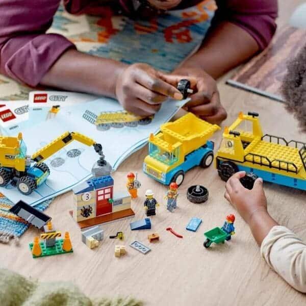 Apresentamos Lego City - Camiões de Construção e Grua com Bola Destruidora com o SKU 666039123 recomendado para + 4 anos