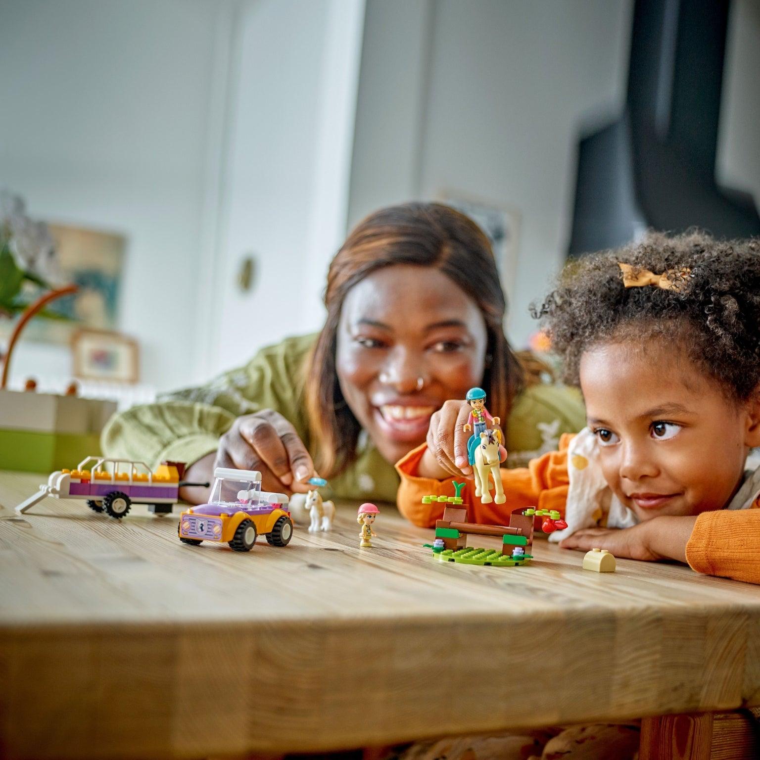 Apresentamos Lego Friends Atrelado com Cavalo e Pónei com o SKU 664263424 recomendado para + 4 anos