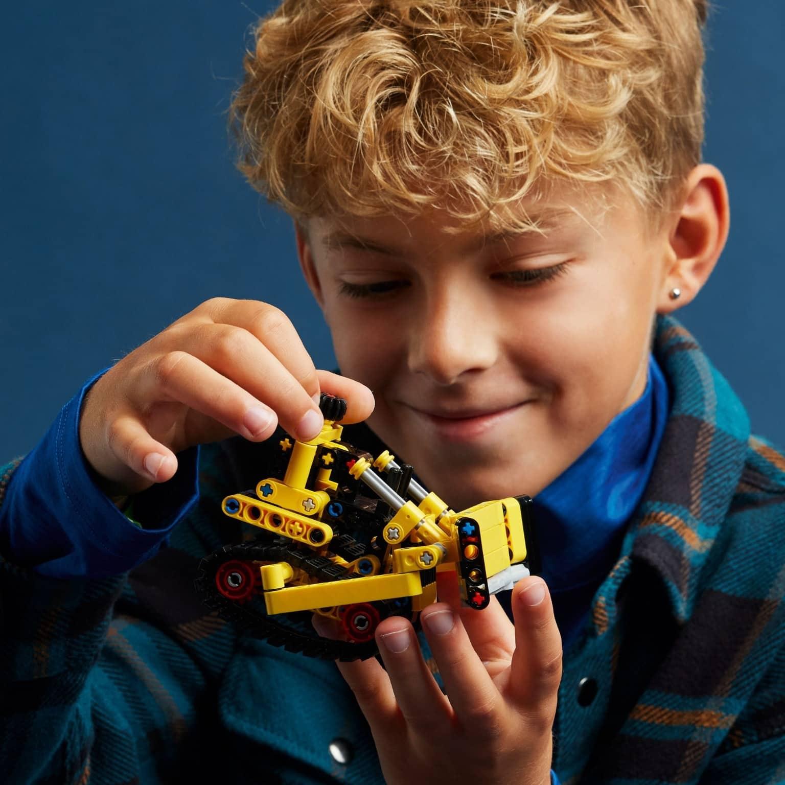 Apresentamos Lego Technic - Bulldozer Pesado com o SKU 664216324 recomendado para + 7 anos