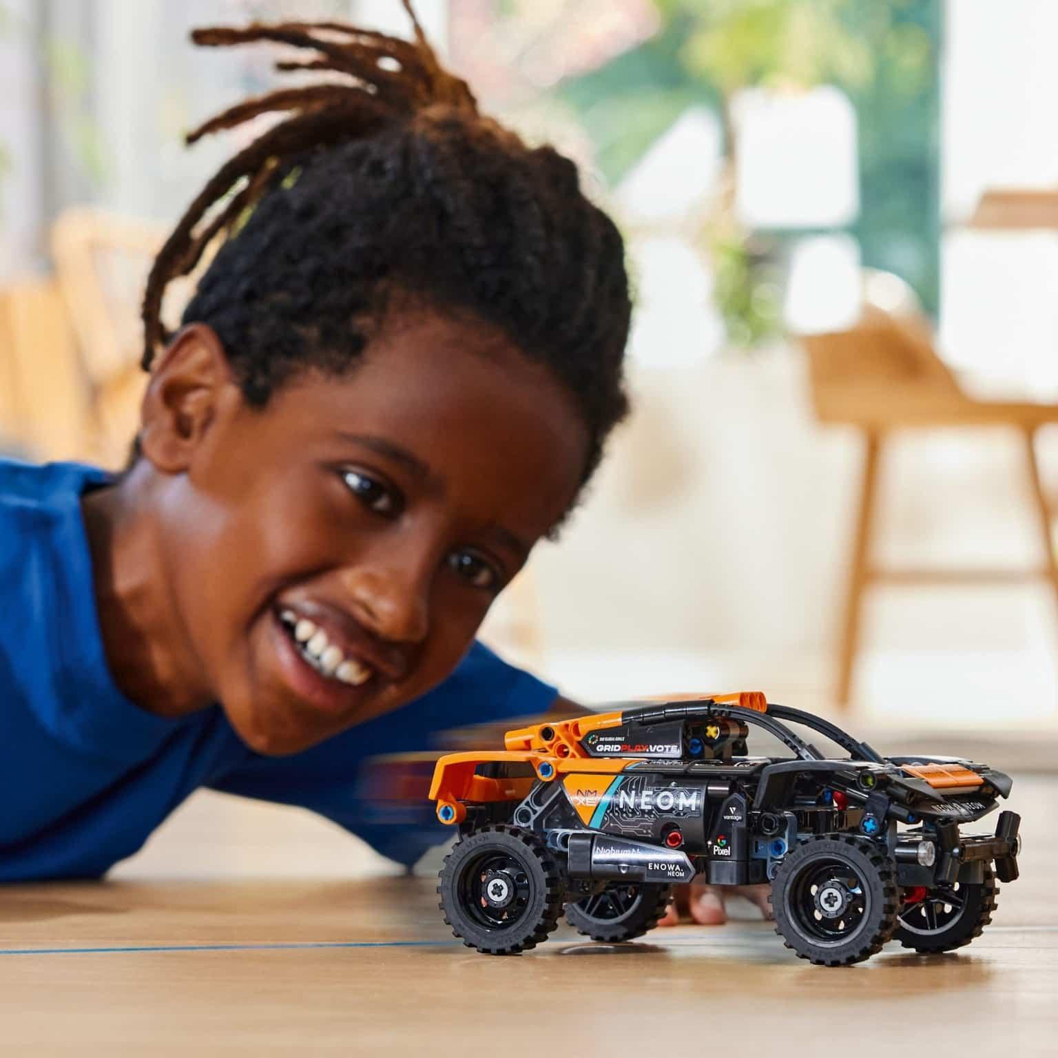 Apresentamos Lego Technic - NEOM McLaren Extreme E Race Car com o SKU 664216624 recomendado para + 7 anos