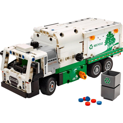 Lego Technic Camião do Lixo Mack LR Electric montado com contentores