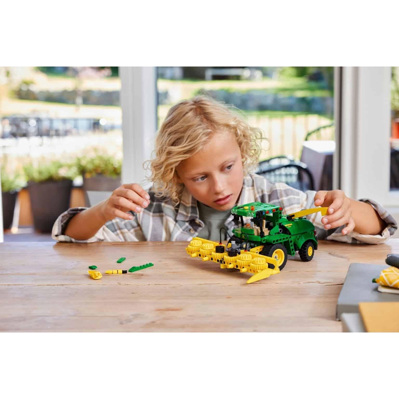 Apresentamos Lego Technic - John Deere 9700 Forage Harvester com o SKU 664216824 recomendado para + 9 anos