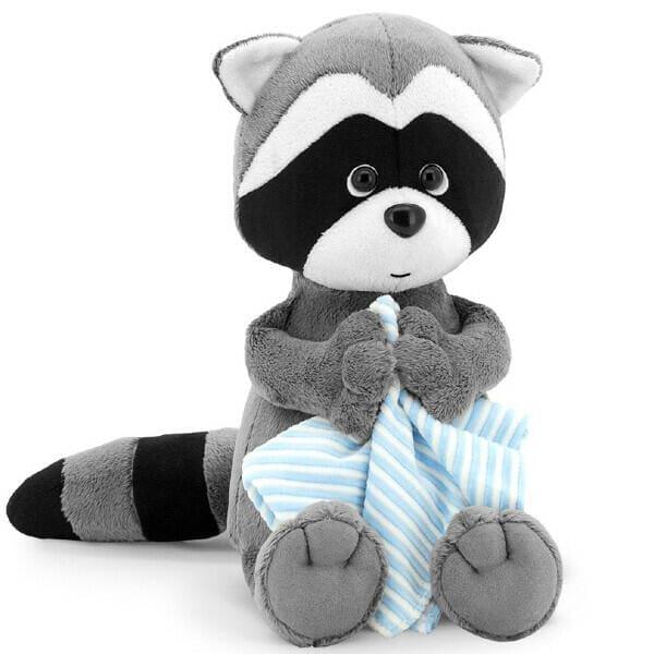Apresentamos Peluche Guaxinim com toalha 25 cm com o SKU 880061622 recomendado para + 3 anos