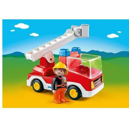 Carro dos bombeiros Playmobil 1.2.3 com bombeiro num fundo ilustrado