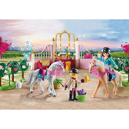 Cena do Playmobil 70450 com cavalos e figuras num picadeiro ao pôr do sol
