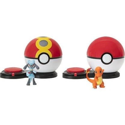 Pokemon Ataque Surpresa: duas Poké Balls nas bases com Riolu e Charmander