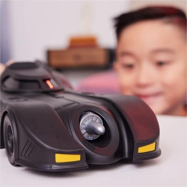 Apresentamos The Flash (2023) - Batmobile com as figuras do Flash e do Batman com o SKU 773611023 recomendado para + 4 anos