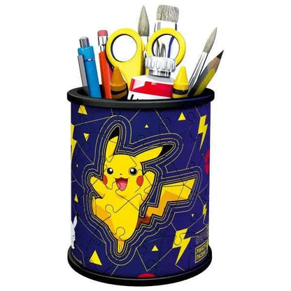 Porta Lápis Pokémon com Pikachu montado e cheio de material escolar