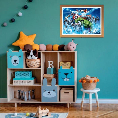 Puzzle Marvel Avengers montado e emoldurado na parede de um quarto infantil