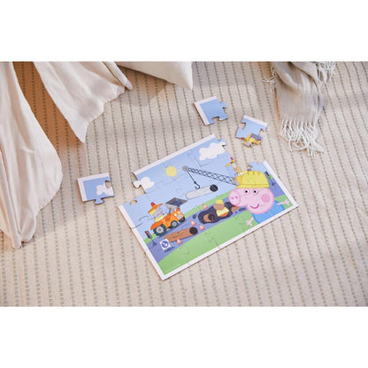 Puzzle Peppa Pig George Construtor sobre uma manta