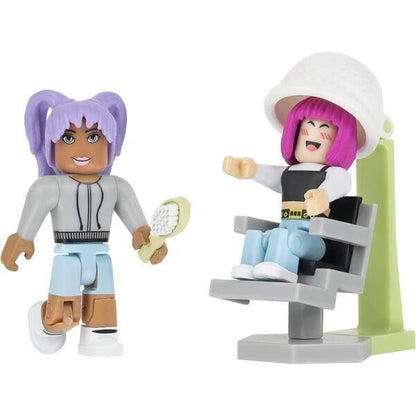 Duas figuras Roblox Brookhaven: Hair & Nails, uma sentada na cadeira de cabeleireiro