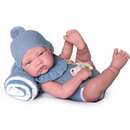 Sweet Reborn Azul deitado com gorro azul e prendedor de chupeta