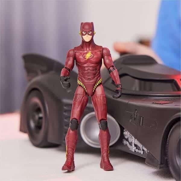 The Flash (2023) - Batmobile com as figuras do Flash e do Batman - Brincatoys