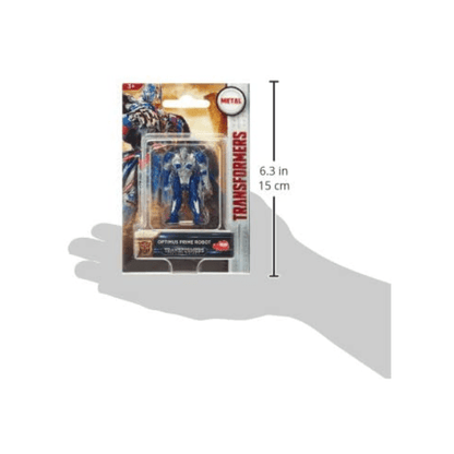 Embalagem do Optimus Prime Transformers numa mão, com indicação de altura